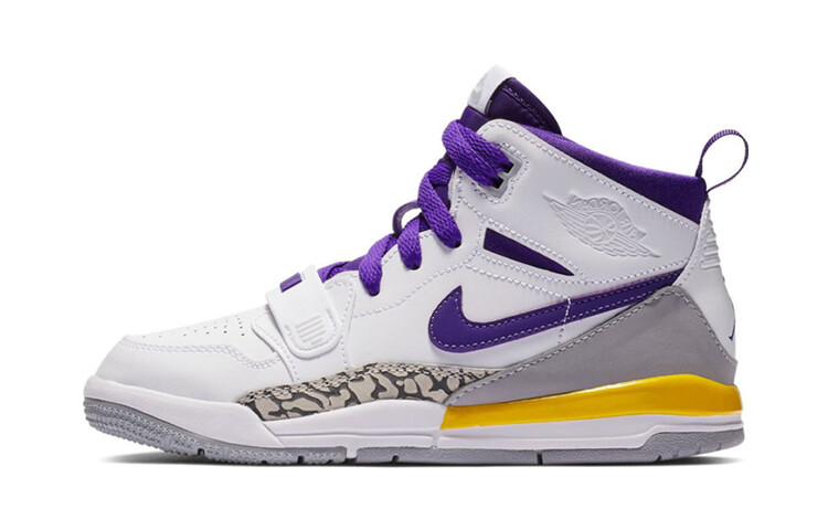 Детские баскетбольные кроссовки Jordan Legacy 312 BP
Детские баскетбольные кроссовки Jordan Legacy 312 BP