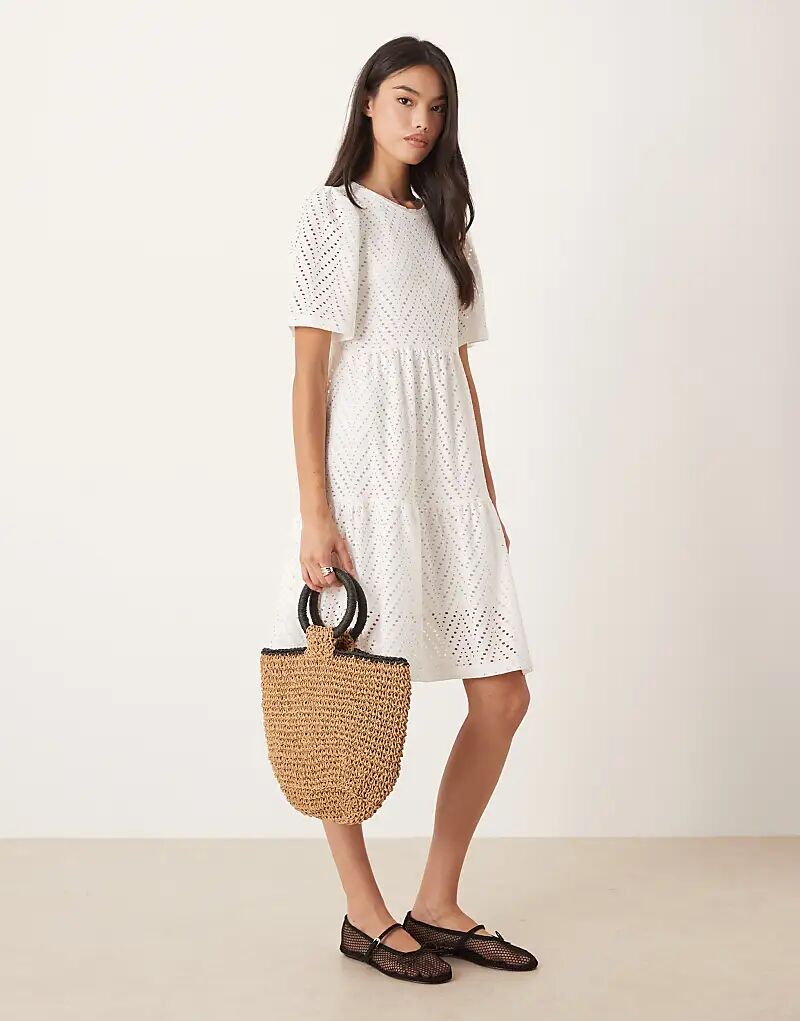 Мини-платье JDY с многоуровневым шитьем белого цвета
Мини-платье JDY с многоуровневым шитьем белого цвета