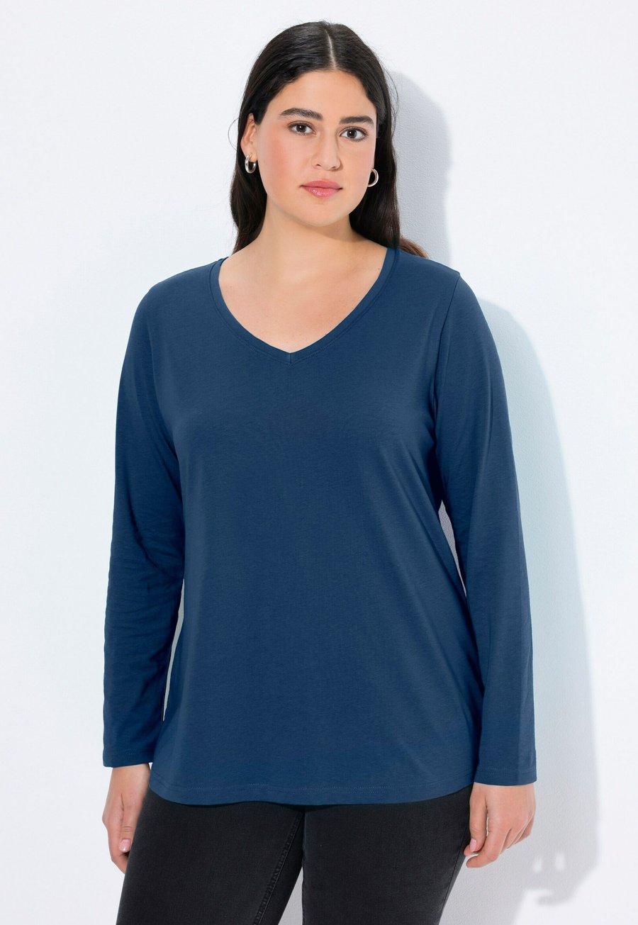 Джемпер Ulla Popken LANGARM BASIC & V-AUSSCHNITT, Dark Blue/Royal Blue
Джемпер Ulla Popken LANGARM BASIC & V-AUSSCHNITT, Dark Blue/Royal Blue