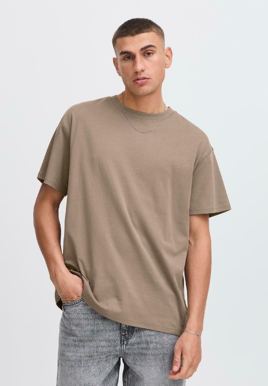 Футболка Solid SDDanton, Bungee Cord/Brown, Коричневый, Футболка Solid SDDanton, Bungee Cord/Brown
Футболка Solid SDDanton, Bungee Cord/Brown, Коричневый, Футболка Solid SDDanton, Bungee Cord/Brown