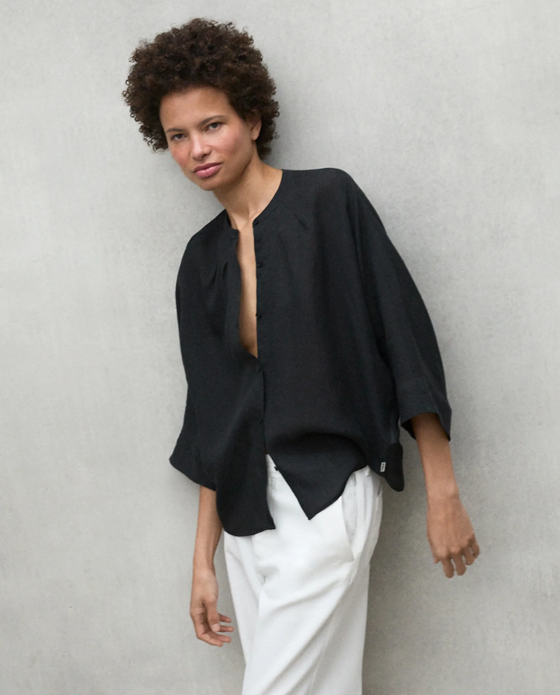 Женская оверсайз рубашка Ramio Ecoalf, черный 
Женская оверсайз рубашка Ramio Ecoalf, черный