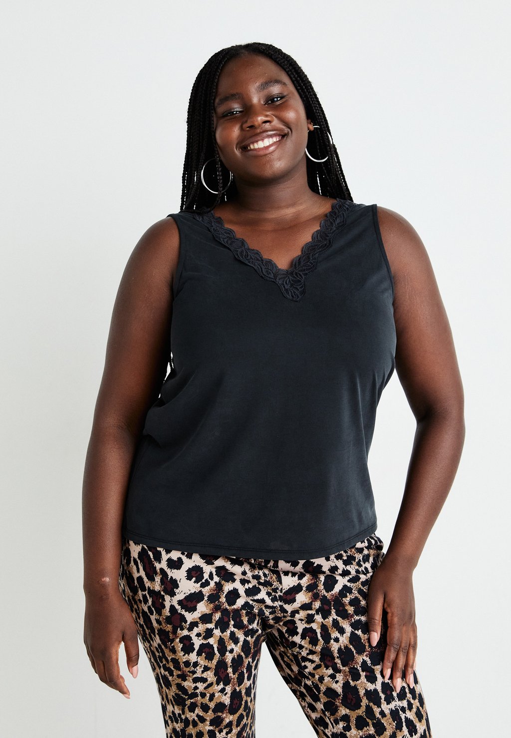 Топ CARFREE LIFE MOD VNECK ONLY Carmakoma, черный
Топ CARFREE LIFE MOD VNECK ONLY Carmakoma, черный