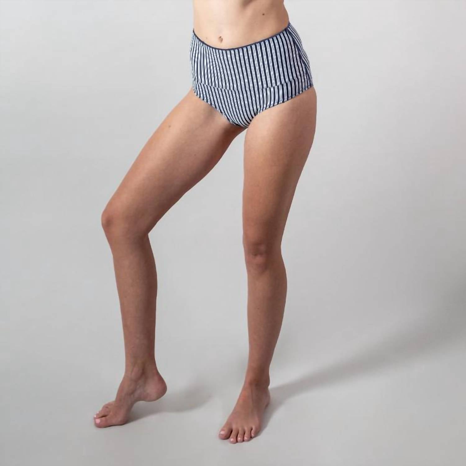 Двусторонний плавки бикини Nokoni в морском стиле krimson klover, цвет nautical
Двусторонний плавки бикини Nokoni в морском стиле krimson klover, цвет nautical