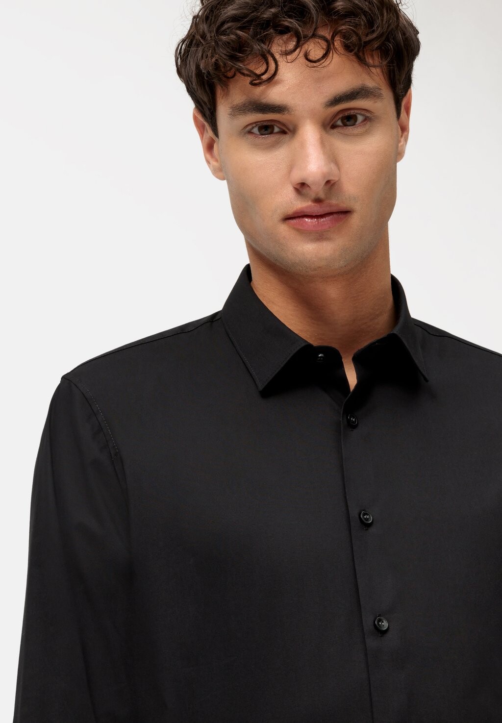 Официальная рубашка SUPER SLIM OLYMP No. Six, черный
Официальная рубашка SUPER SLIM OLYMP No. Six, черный