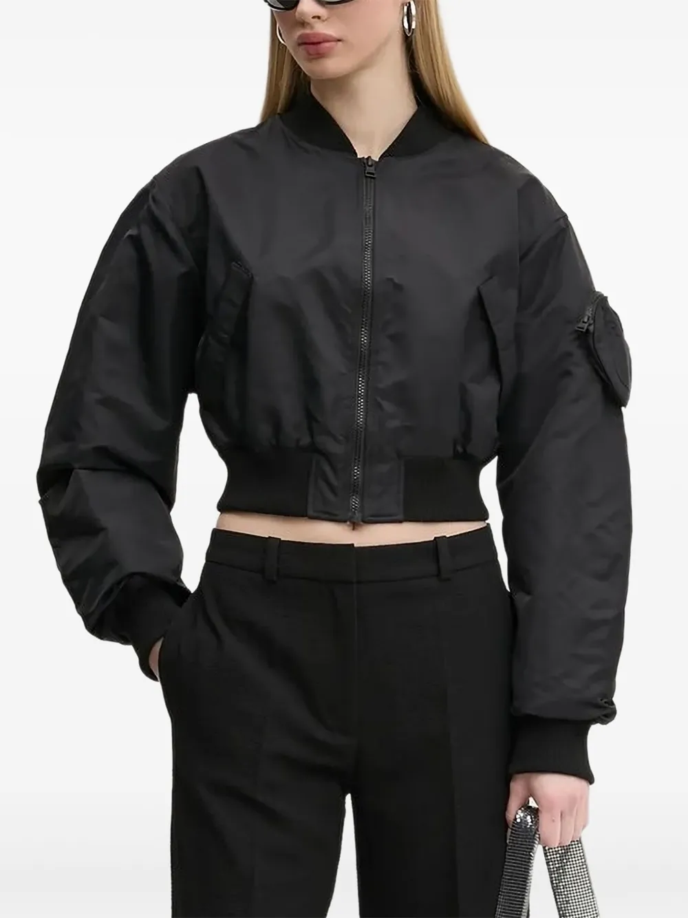 Укороченная куртка-бомбер с тисненым логотипом HUGO, черный 
Укороченная куртка-бомбер с тисненым логотипом HUGO, черный