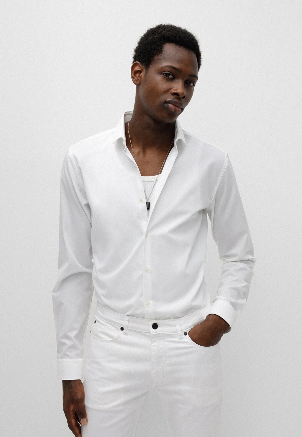 Классическая рубашка HUGO, weiß
Классическая рубашка HUGO, weiß