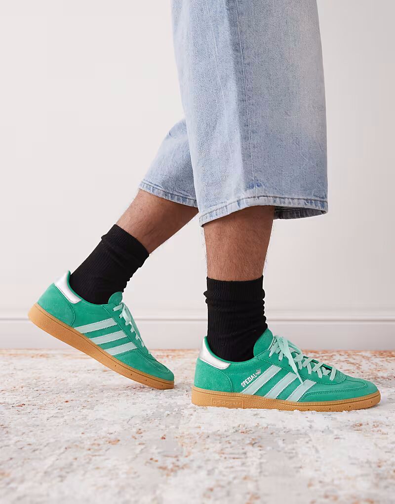 Зеленые и мятные кроссовки Adidas Originals Handball Spezial
Зеленые и мятные кроссовки Adidas Originals Handball Spezial