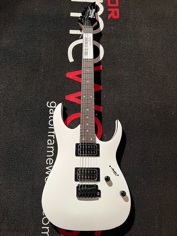 Электрогитара Ibanez GRGA120-WH GIO 2016 - Present - White
Электрогитара Ibanez GRGA120-WH GIO 2016 - Present - White