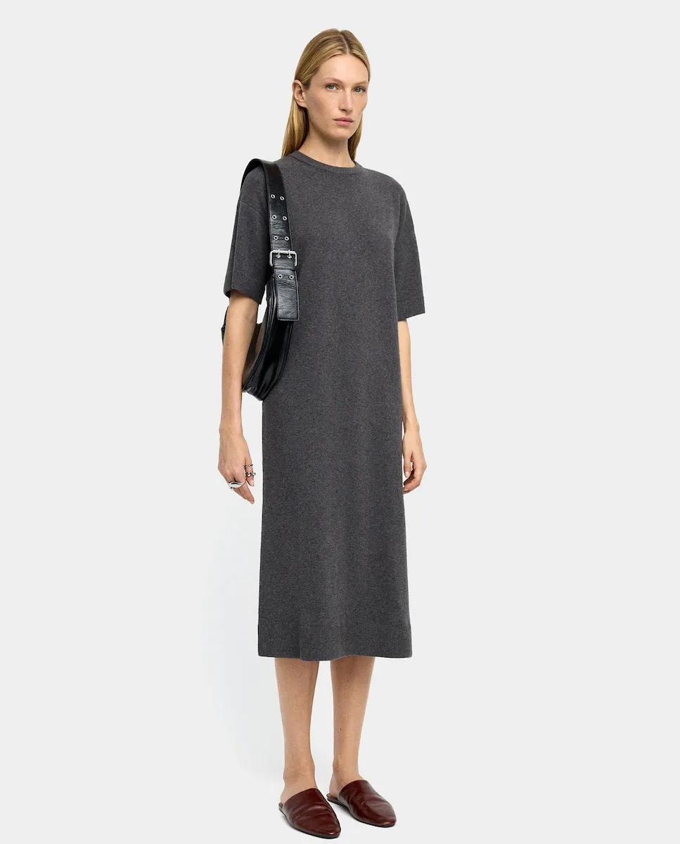 Миди-платье из трикотажа с короткими рукавами Parfois, серый
Миди-платье из трикотажа с короткими рукавами Parfois, серый