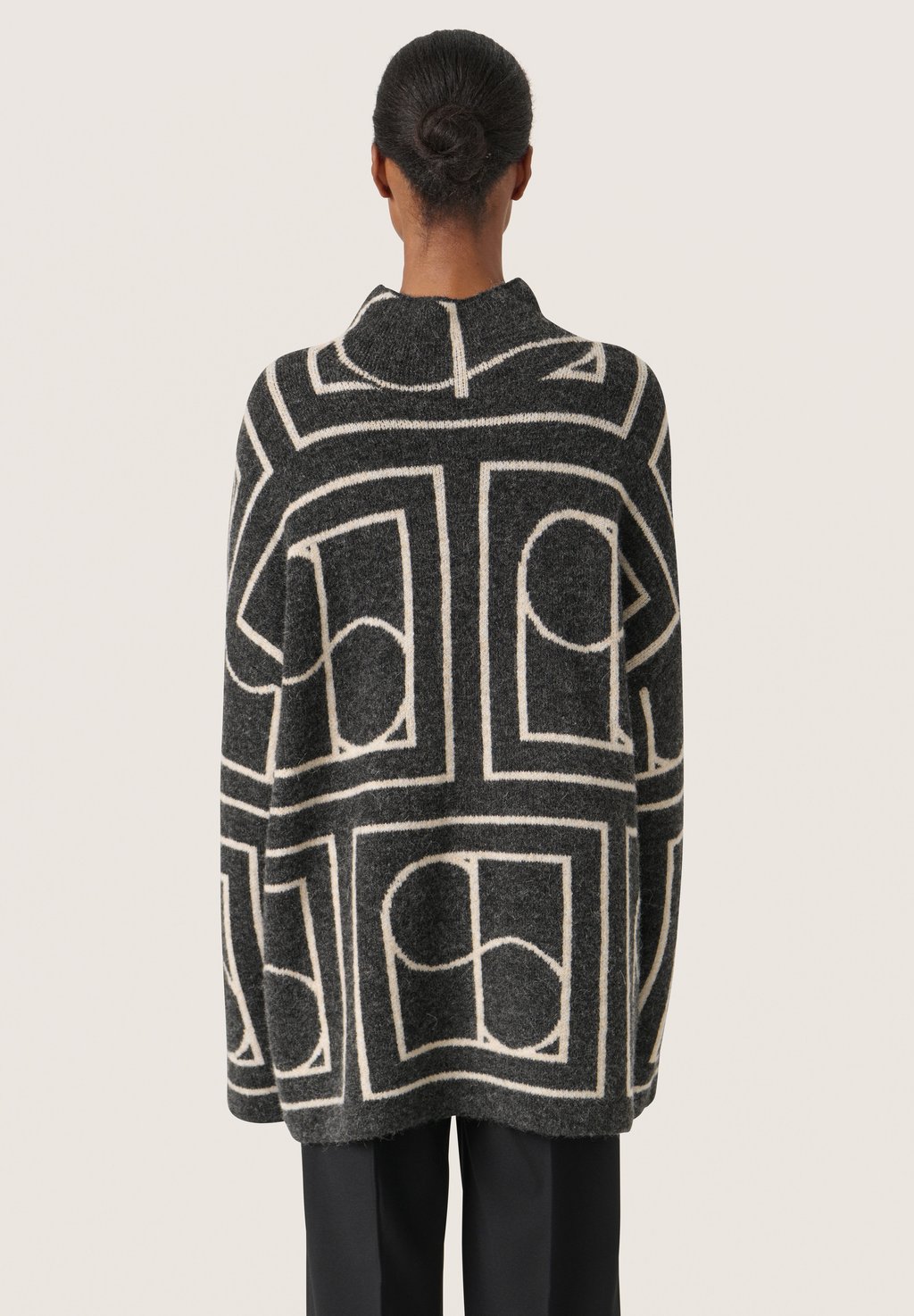 Джемпер HEDAYA Soaked in Luxury, черный
Джемпер HEDAYA Soaked in Luxury, черный