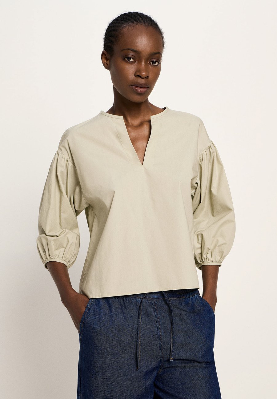 Блуза LANIUS MIT KRÄUSELN, Stone/Grey
Блуза LANIUS MIT KRÄUSELN, Stone/Grey