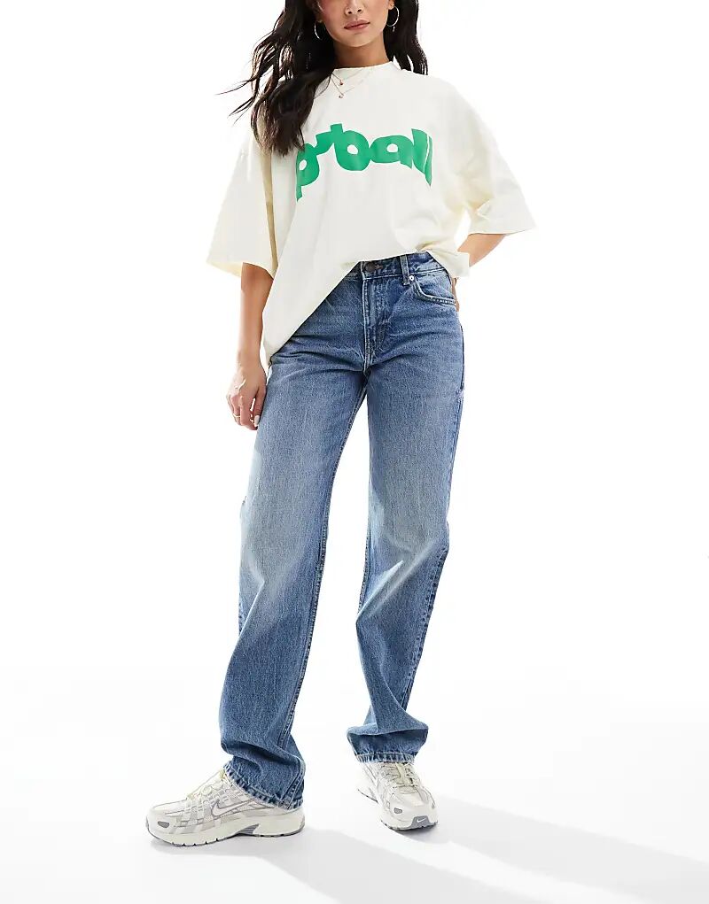 Джинсы средней посадки прямого покроя средне-синего цвета Pull&Bear
Джинсы средней посадки прямого покроя средне-синего цвета Pull&Bear