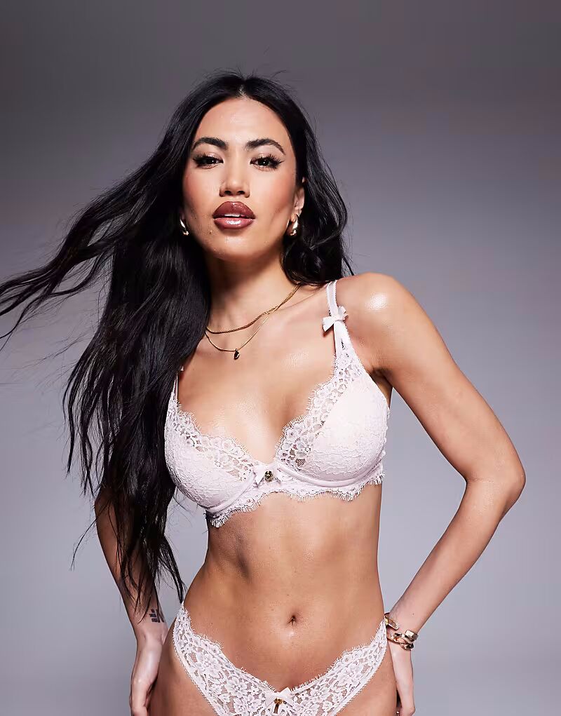 Бюстгальтер Boux Avenue Clara с кружевом-ресничками и глубоким вырезом, с жемчужным оттенком
Бюстгальтер Boux Avenue Clara с кружевом-ресничками и глубоким вырезом, с жемчужным оттенком
