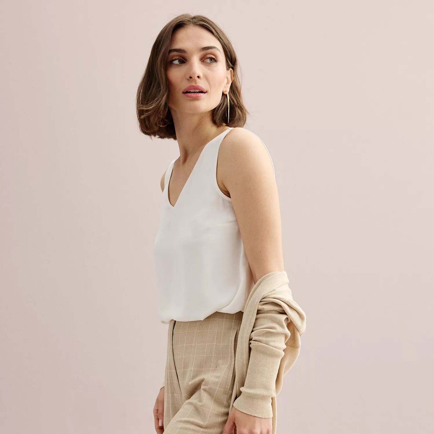 Женская майка Nine West с v-образным вырезом Nine West
Женская майка Nine West с v-образным вырезом Nine West