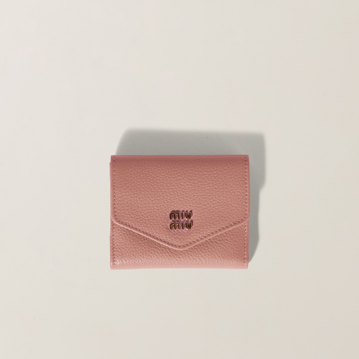 Маленький кожаный кошелек MIU MIU, розовый
Маленький кожаный кошелек MIU MIU, розовый