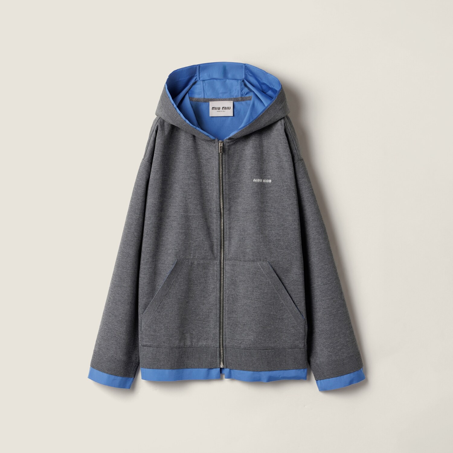 Куртка-блузон из двойного трикотажа MIU MIU, сланцево-серый/васильково-синий
Куртка-блузон из двойного трикотажа MIU MIU, сланцево-серый/васильково-синий