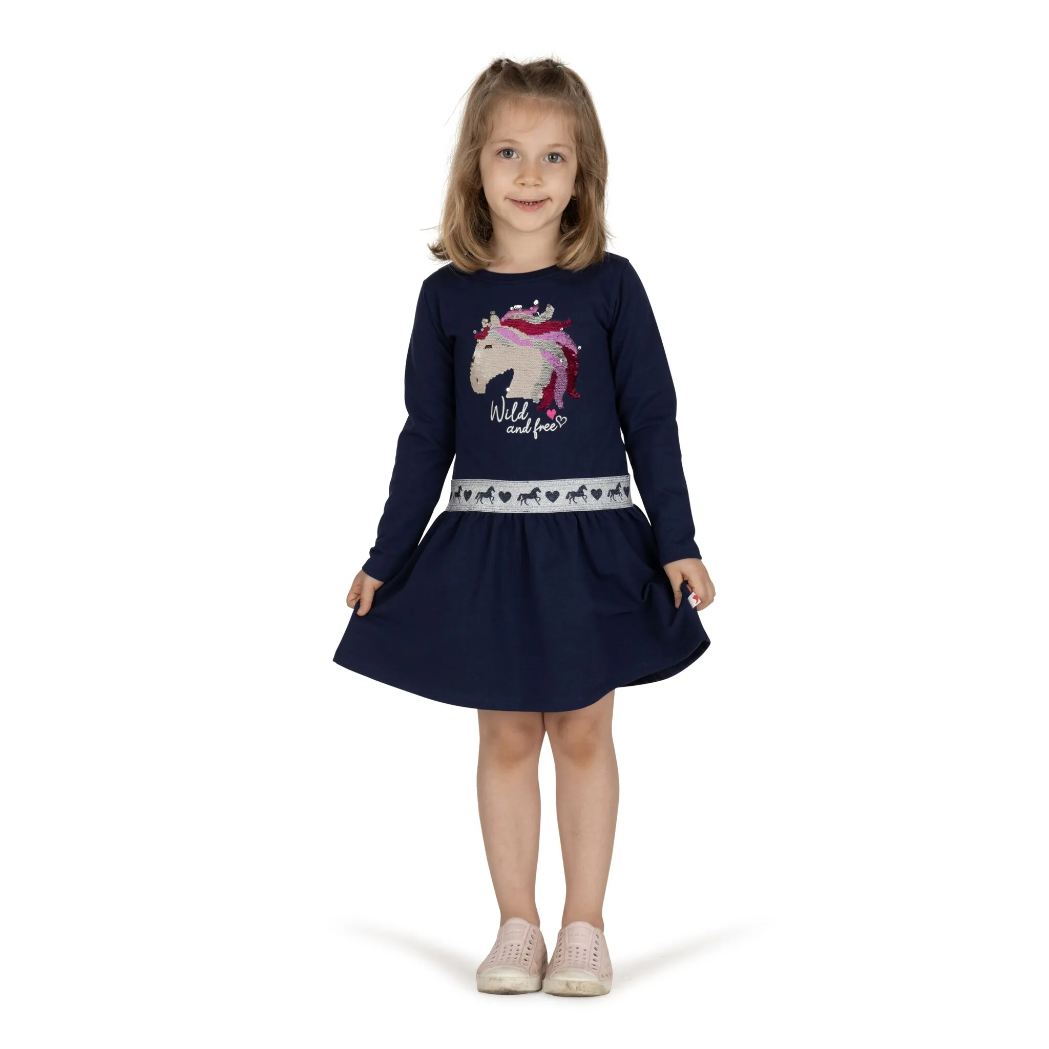 Платье из джерси SALT AND PEPPER «Star Stable», с пайетками и изображением лошади, цвет blau
Платье из джерси SALT AND PEPPER «Star Stable», с пайетками и изображением лошади, цвет blau