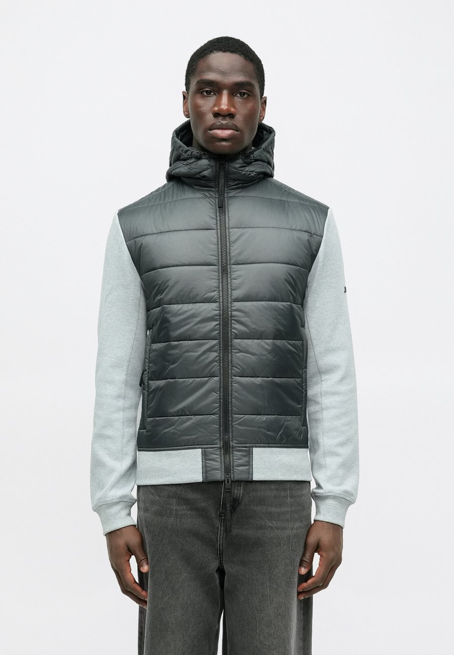 Толстовка J.LINDEBERG SETH HYBRID ZIP HOOD, Medium Grey Melange/Grey
Толстовка J.LINDEBERG SETH HYBRID ZIP HOOD, Medium Grey Melange/Grey