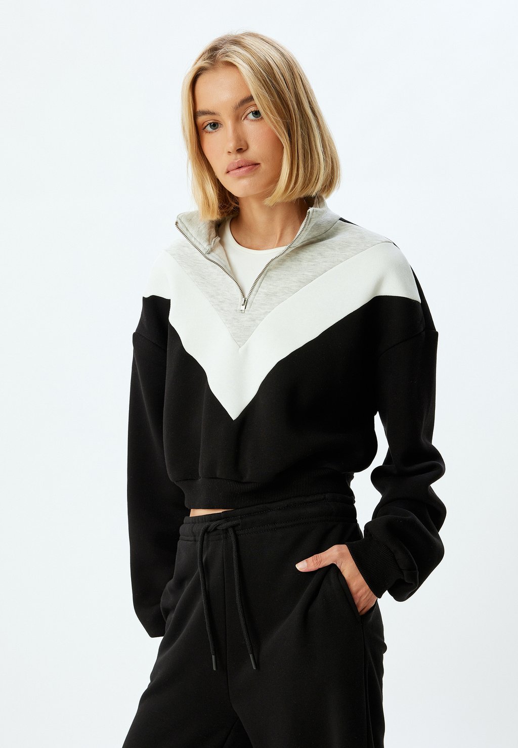 Толстовка CROP Koton, черный
Толстовка CROP Koton, черный