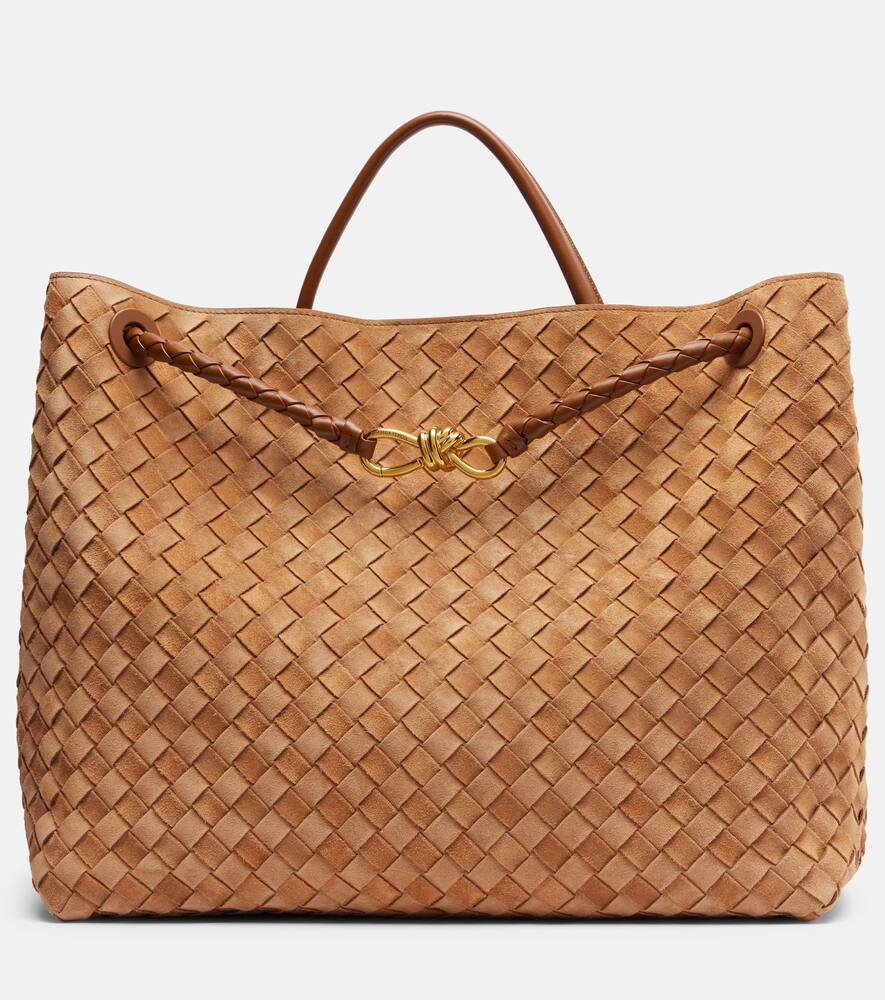 Сумка-тоут Andiamo Intrecciato Large из замши Bottega Veneta, Amber-Mb-Amber
Сумка-тоут Andiamo Intrecciato Large из замши Bottega Veneta, Amber-Mb-Amber
