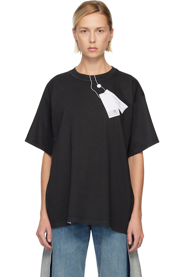 Mm6 Maison Margiela Черная футболка с эффектом обманчивой перспективы
Mm6 Maison Margiela Черная футболка с эффектом обманчивой перспективы