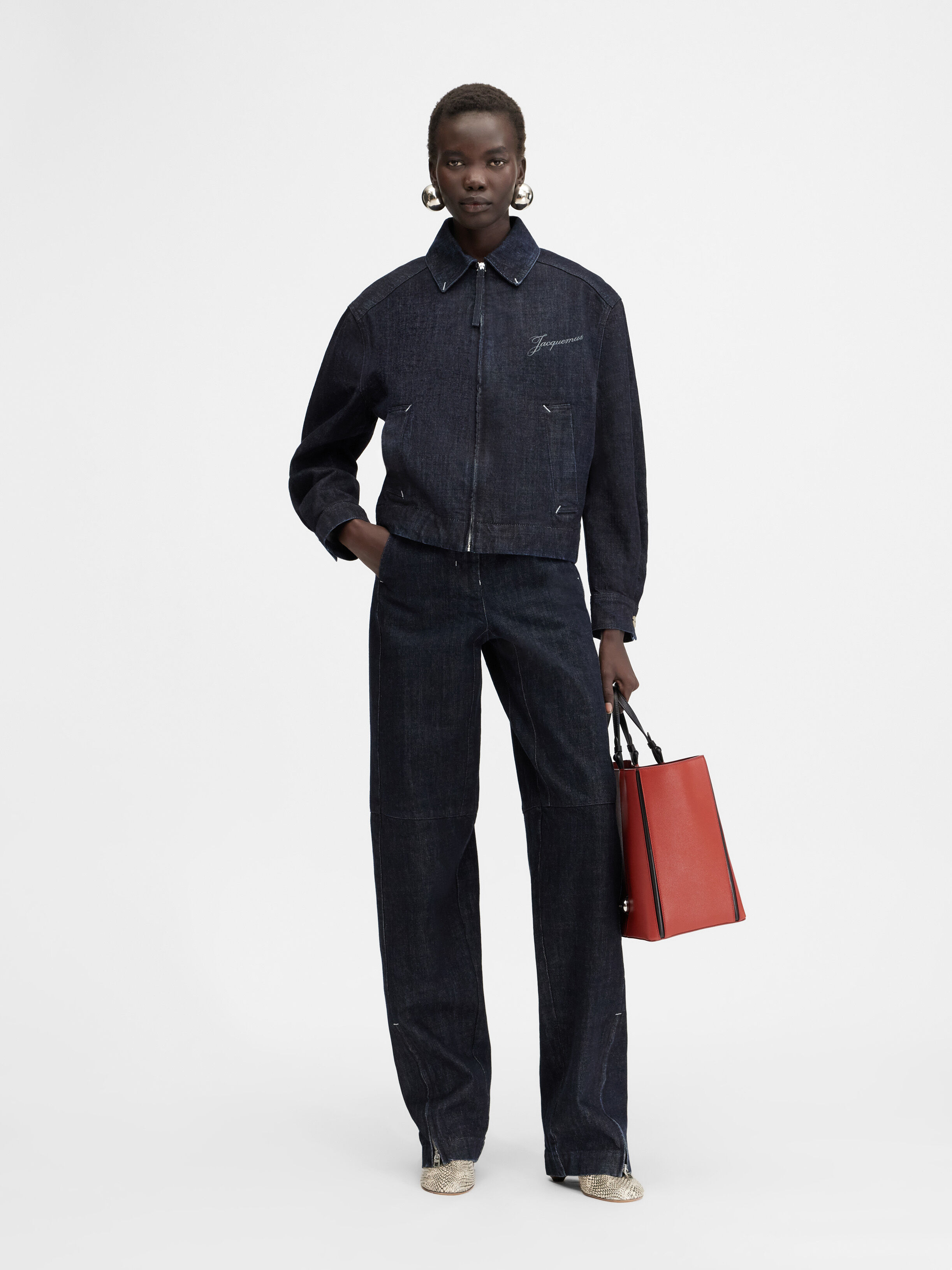 Джинсовая куртка на молнии JACQUEMUS The Canevas de-Nîmes denim jacket, темно-синий 
Джинсовая куртка на молнии JACQUEMUS The Canevas de-Nîmes denim jacket, темно-синий