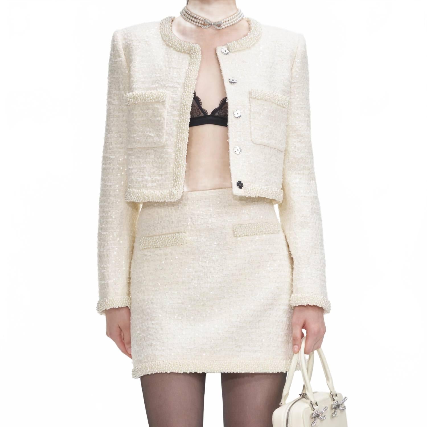 Мини-юбка с жемчужной отделкой из букле в кремовом цвете Self-Portrait
Мини-юбка с жемчужной отделкой из букле в кремовом цвете Self-Portrait