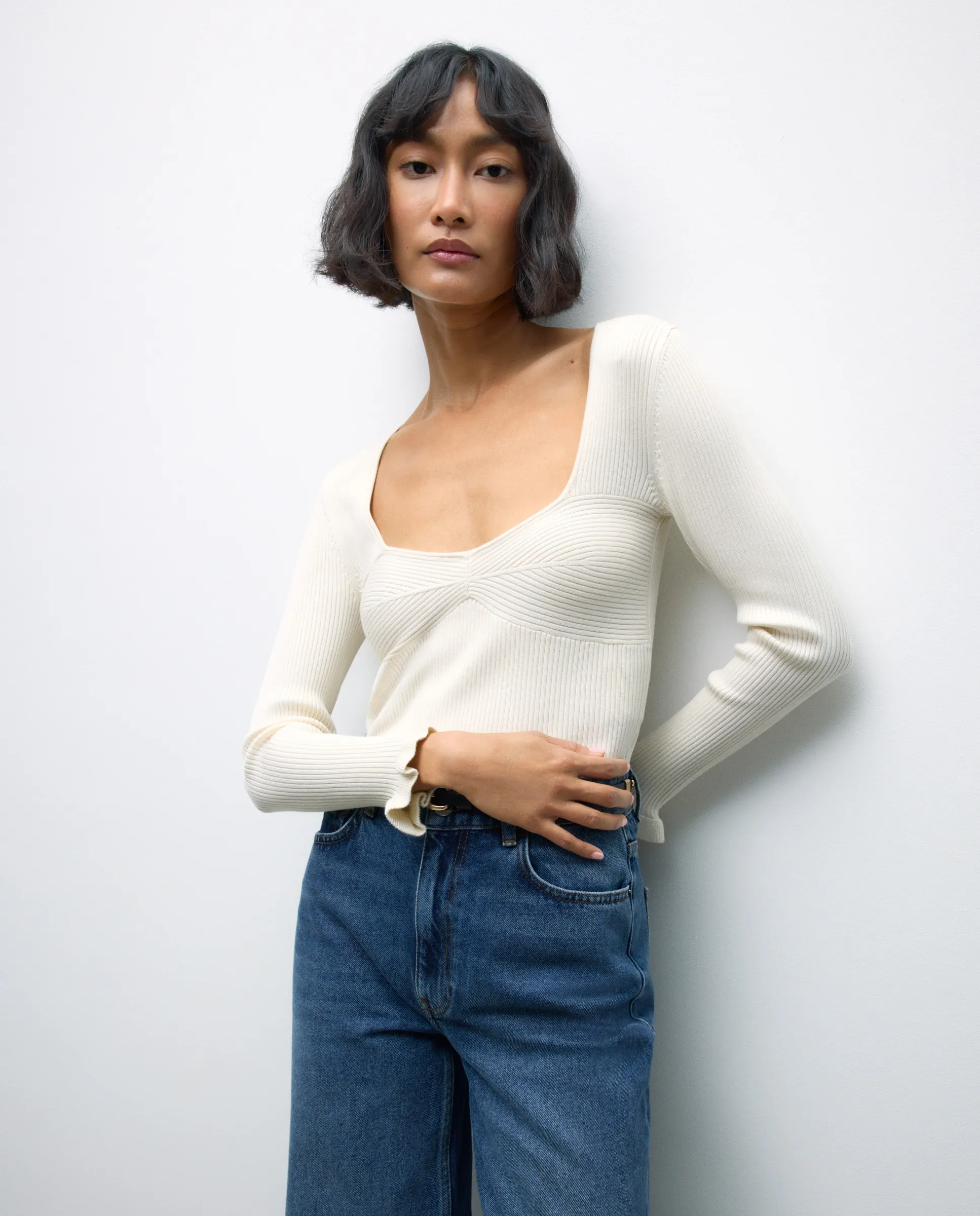 Женский джемпер с длинным рукавом и вырезом "сердечко" Tintoretto, песочный
Женский джемпер с длинным рукавом и вырезом "сердечко" Tintoretto, песочный