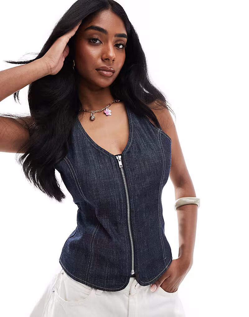 Джинсовый топ Pull&Bear с халтернеем темно-синего цвета
Джинсовый топ Pull&Bear с халтернеем темно-синего цвета