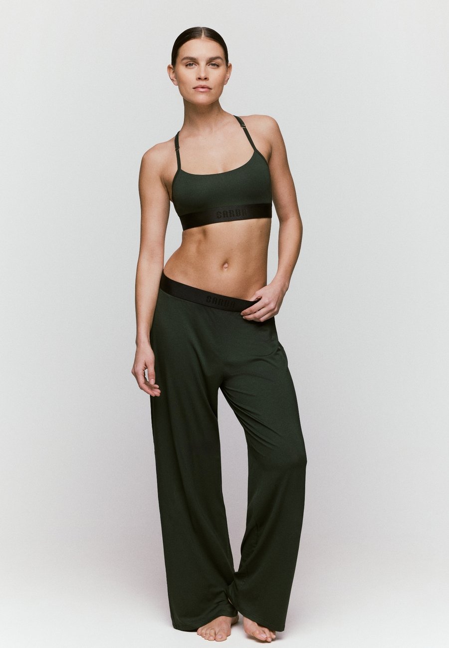 Пижамные брюки SARDA ELIZA, Jungle/Dark Green
Пижамные брюки SARDA ELIZA, Jungle/Dark Green