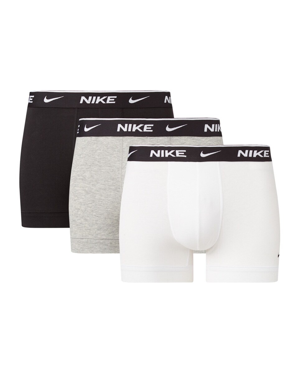 Комплект из трех мужских трикотажных боксеров разных цветов Nike, мультиколор
Комплект из трех мужских трикотажных боксеров разных цветов Nike, мультиколор