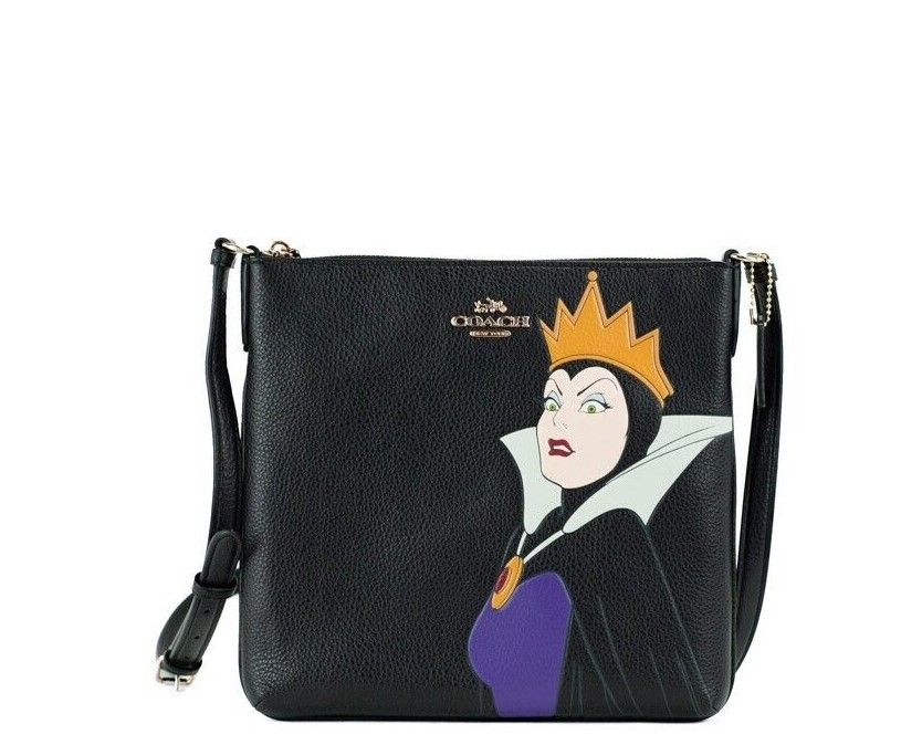 Сумка-трансформер Rowan File из кожи Pebble с мотивом Disney Evil Queen Coach
Сумка-трансформер Rowan File из кожи Pebble с мотивом Disney Evil Queen Coach