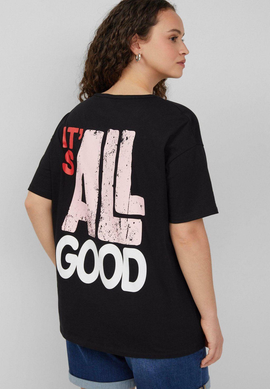 Футболка с принтом QS, черный
Футболка с принтом QS, черный