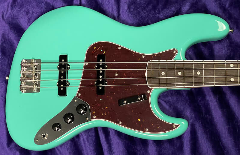 Басс гитара Fender American Vintage II 1966 Jazz, Seafoam Green / Rosewood 
Басс гитара Fender American Vintage II 1966 Jazz, Seafoam Green / Rosewood