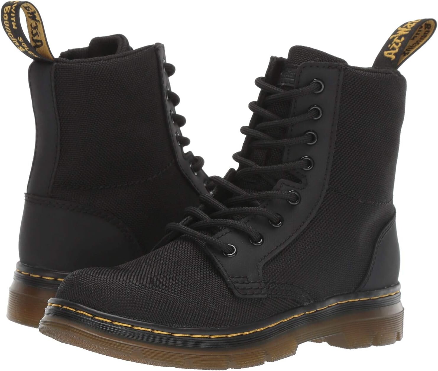 Ботинки на шнуровке Combs Lace Up Fashion Boot (Little Kid/Big Kid) Dr. Martens, цвет Black Extra Tough Nylon/Rubbery
Ботинки на шнуровке Combs Lace Up Fashion Boot (Little Kid/Big Kid) Dr. Martens, цвет Black Extra Tough Nylon/Rubbery
