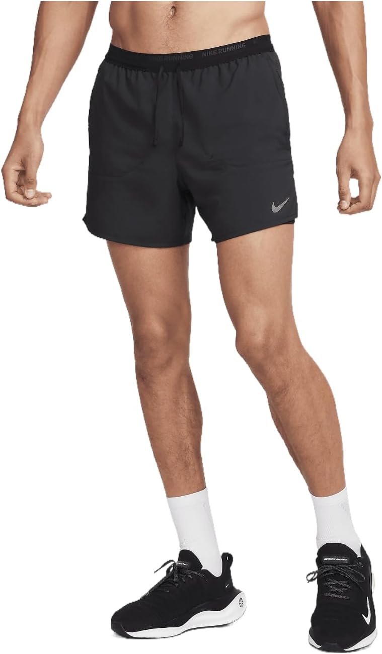 Мужские шорты Nike Dri-fit Stride 2-в-1 длиной 5 дюймов, Black/Black/Black/Reflective Silver
Мужские шорты Nike Dri-fit Stride 2-в-1 длиной 5 дюймов, Black/Black/Black/Reflective Silver