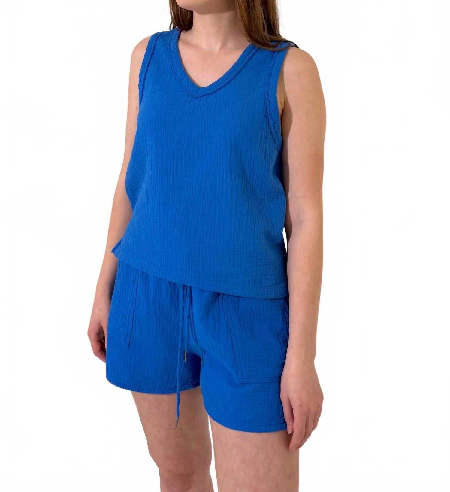 V-образный вырез майка с необработанным краем в цвете Bluejay Bobi
V-образный вырез майка с необработанным краем в цвете Bluejay Bobi