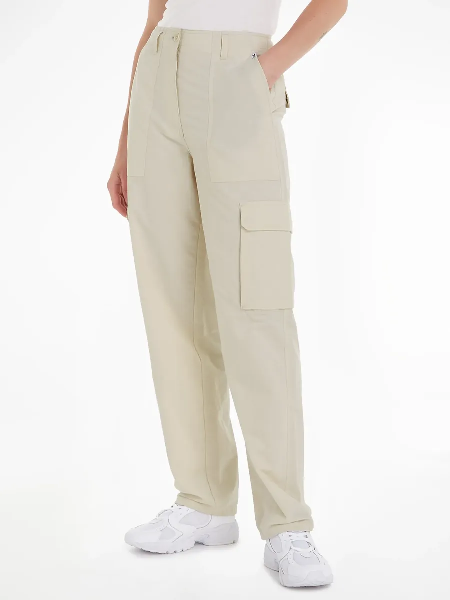 Брюки-карго Tommy Jeans "TJW HARPER HR CARGO PANT" с большими накладными карманами, цвет Newsprint
Брюки-карго Tommy Jeans "TJW HARPER HR CARGO PANT" с большими накладными карманами, цвет Newsprint