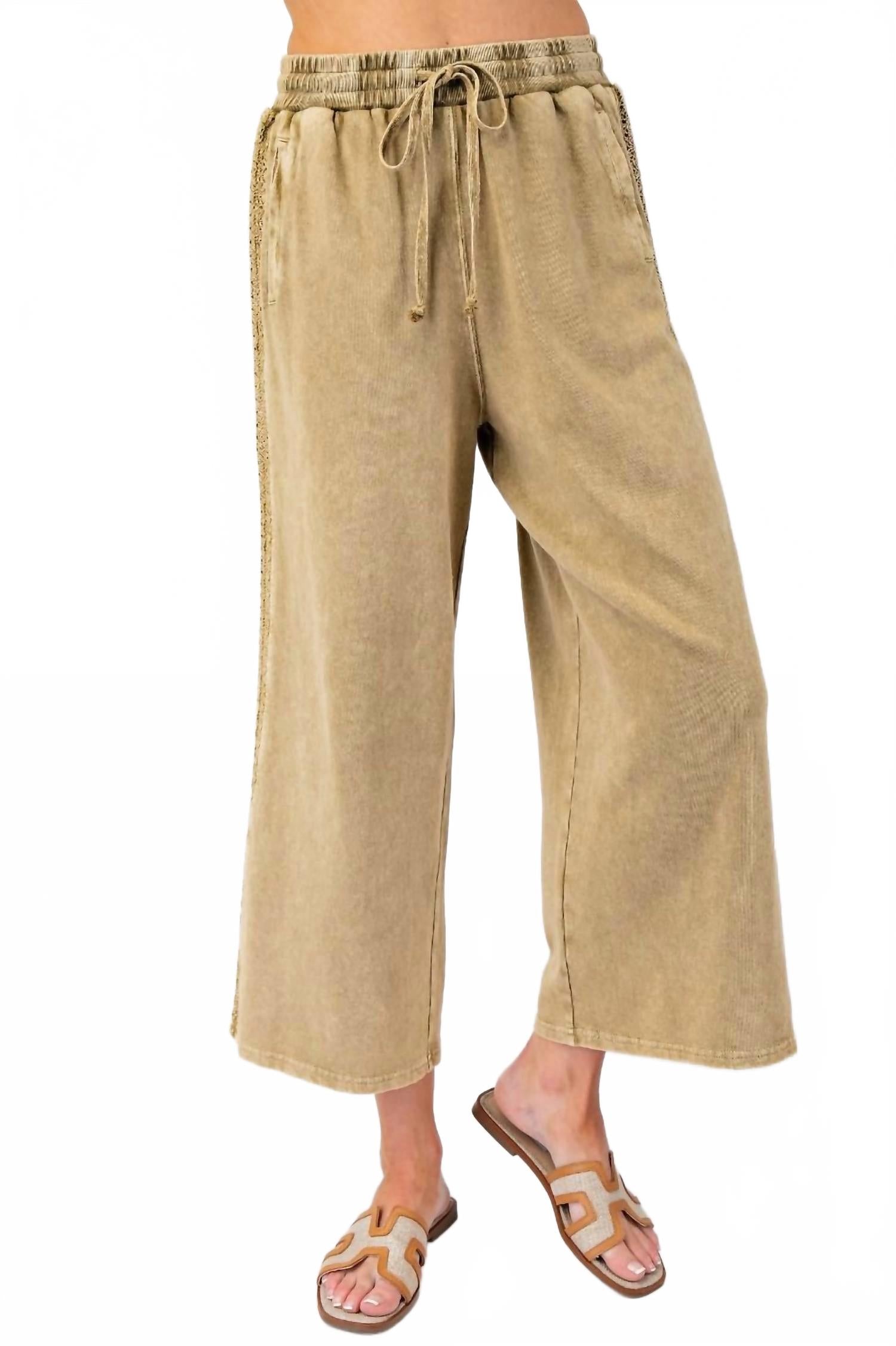 Широкие брюки с отделкой из кружева крючком, цвет выцветшая олива Easel, Faded Olive
Широкие брюки с отделкой из кружева крючком, цвет выцветшая олива Easel, Faded Olive