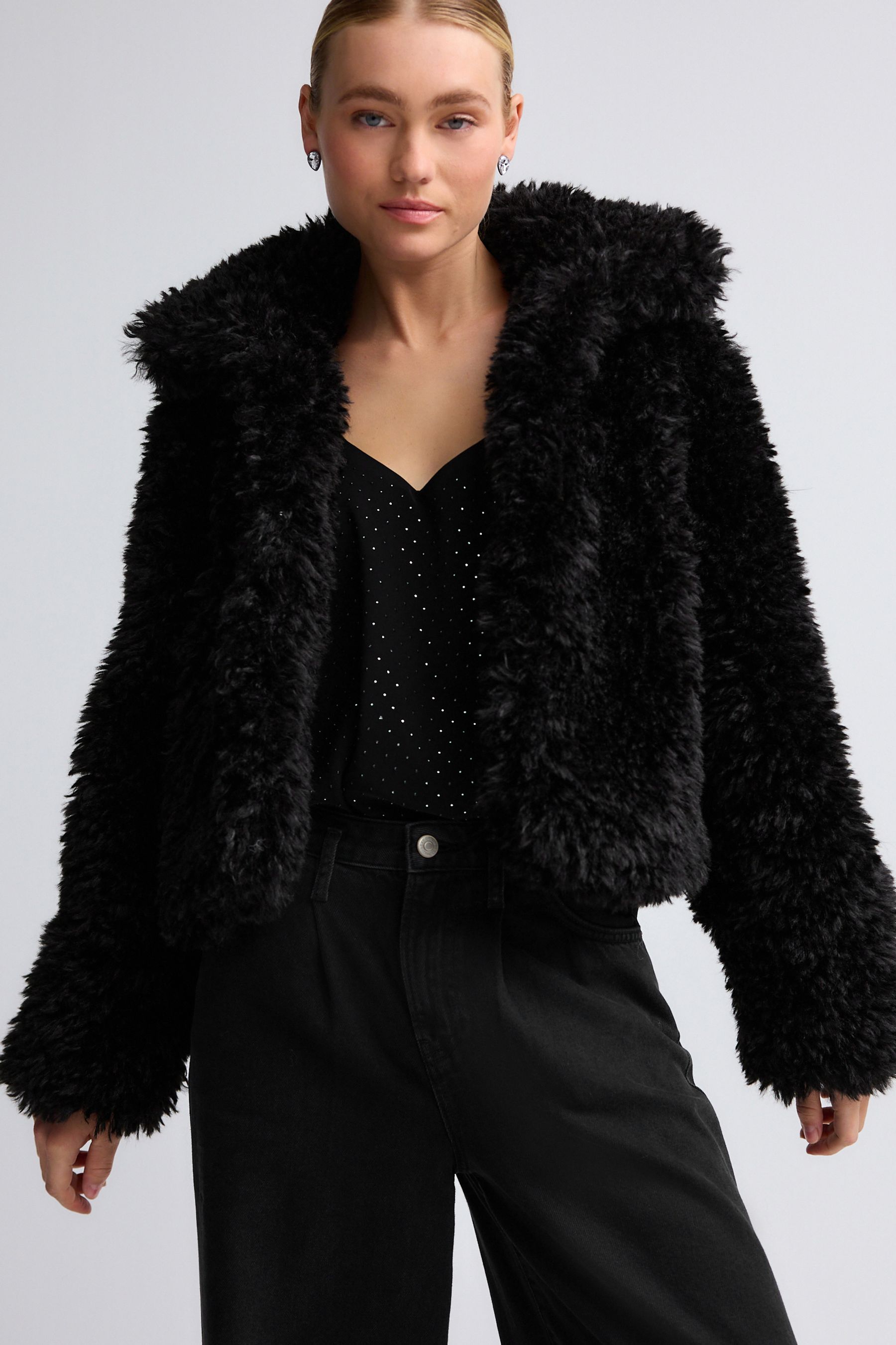 Короткая куртка из искусственного меха Next, черный
Короткая куртка из искусственного меха Next, черный