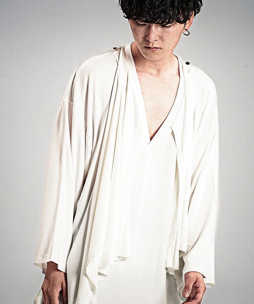 NO ID. Футболка с глубоким V-образным вырезом и оборкой, белая
NO ID. Футболка с глубоким V-образным вырезом и оборкой, белая