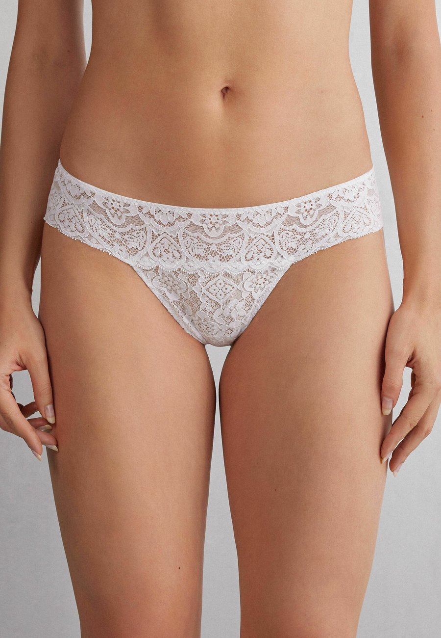 Трусы Intimissimi Thong, White
Трусы Intimissimi Thong, White
