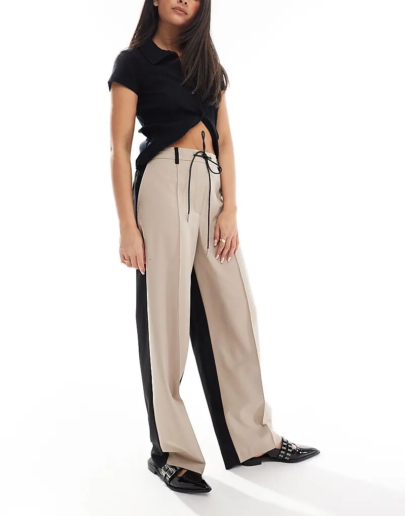 Свободные элегантные брюки ASOS DESIGN с цветными блоками и завязками черного цвета
Свободные элегантные брюки ASOS DESIGN с цветными блоками и завязками черного цвета
