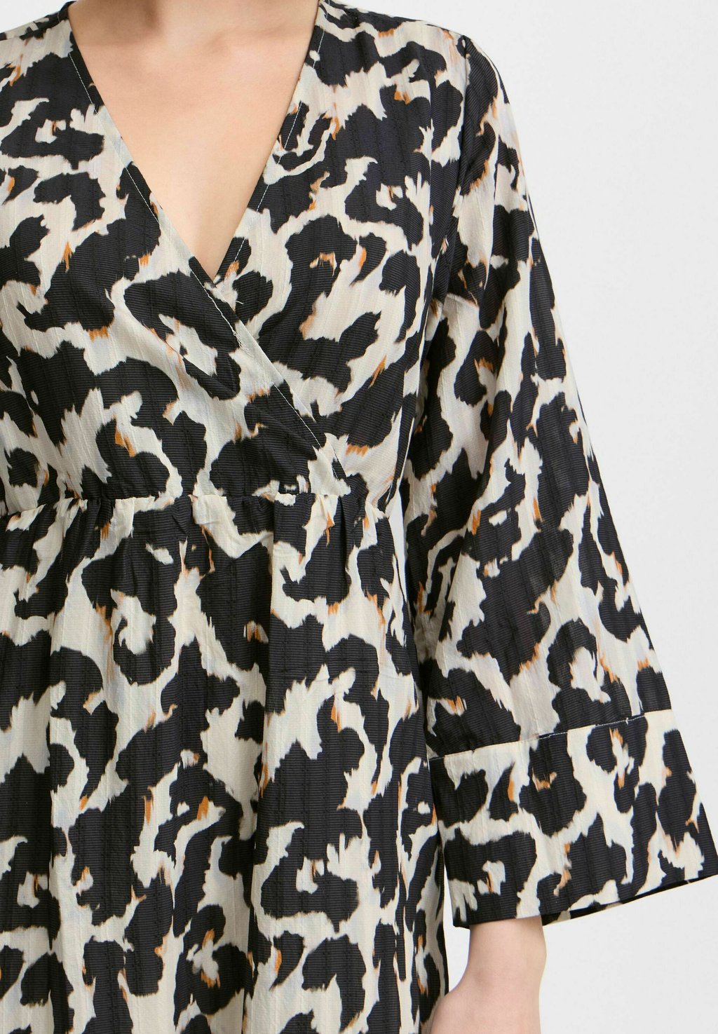 Дневное платье LELU DR Fransa, черный
Дневное платье LELU DR Fransa, черный