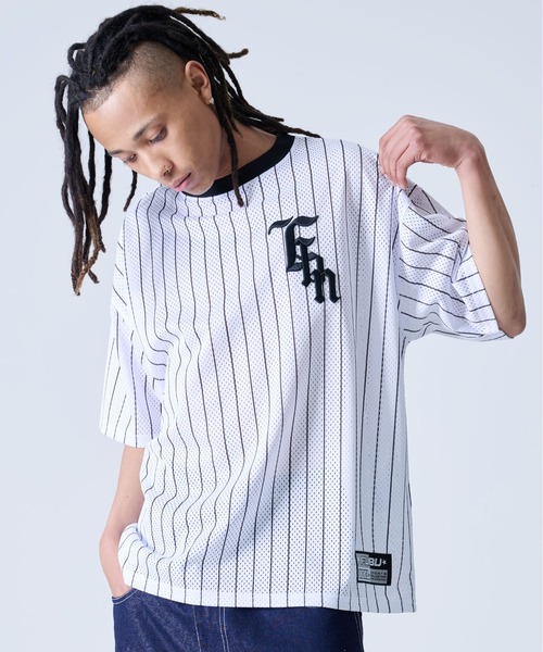 Футболка в американском стиле, с вышитым логотипом, в полоску, с круглым вырезом и короткими рукавами FUBU, белый
Футболка в американском стиле, с вышитым логотипом, в полоску, с круглым вырезом и короткими рукавами FUBU, белый