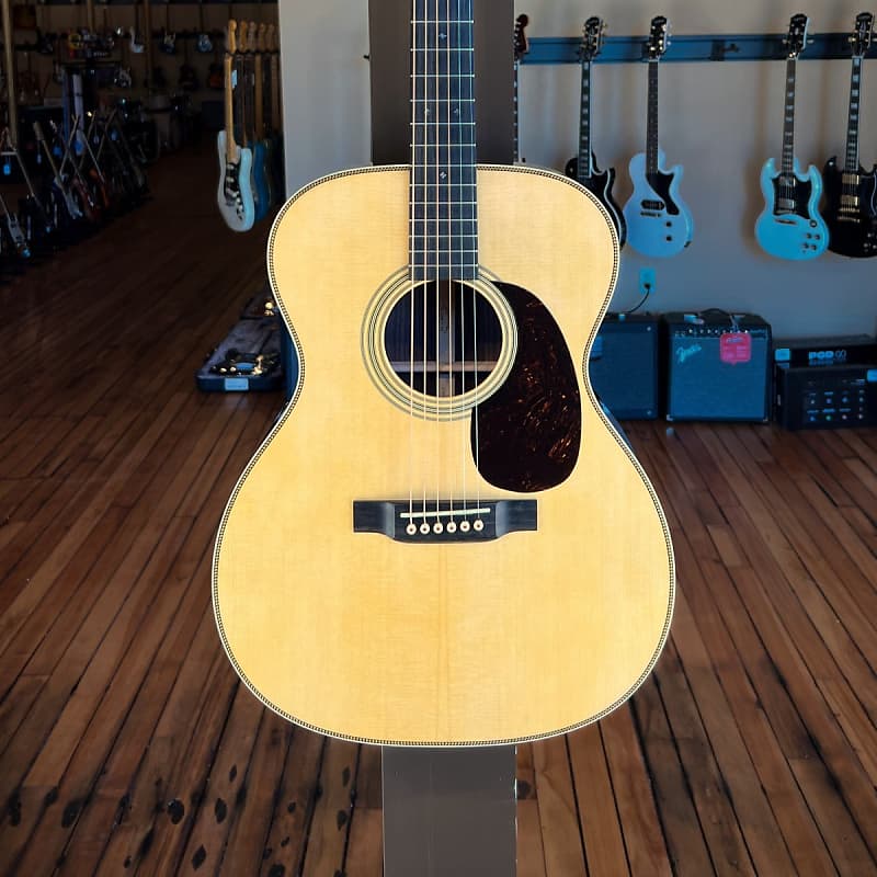 Акустическая гитара 000-28 
Акустическая гитара 000-28