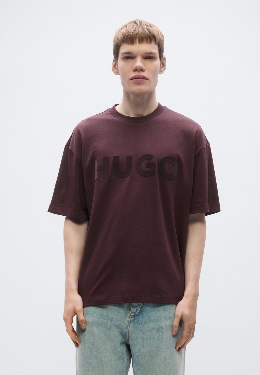 Футболка HUGO DINKEE, Open Brown/Brown, Коричневый, Футболка HUGO DINKEE, Open Brown/Brown
Футболка HUGO DINKEE, Open Brown/Brown, Коричневый, Футболка HUGO DINKEE, Open Brown/Brown