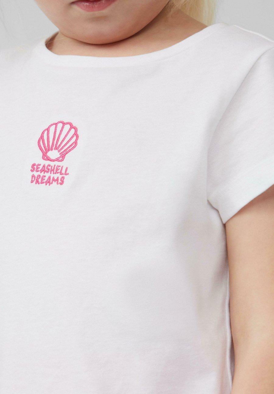 Футболка s.Oliver AUSGESTELLTES MIT STICKEREI, Weiß/White, Белый, Футболка s.Oliver AUSGESTELLTES MIT STICKEREI, Weiß/White
Футболка s.Oliver AUSGESTELLTES MIT STICKEREI, Weiß/White, Белый, Футболка s.Oliver AUSGESTELLTES MIT STICKEREI, Weiß/White