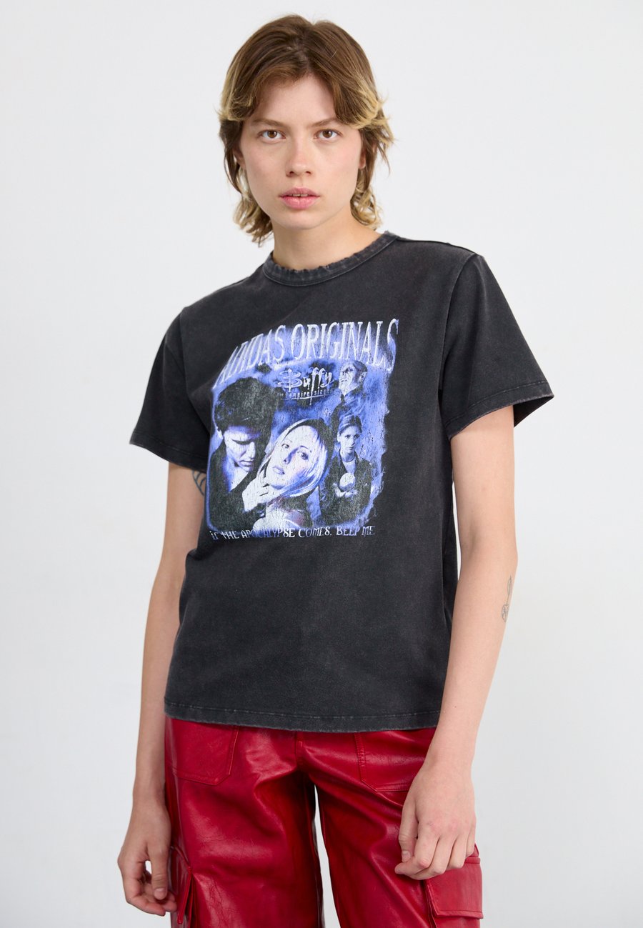 Футболка Adidas Originals BUFFY TEE, Black
Футболка Adidas Originals BUFFY TEE, Black