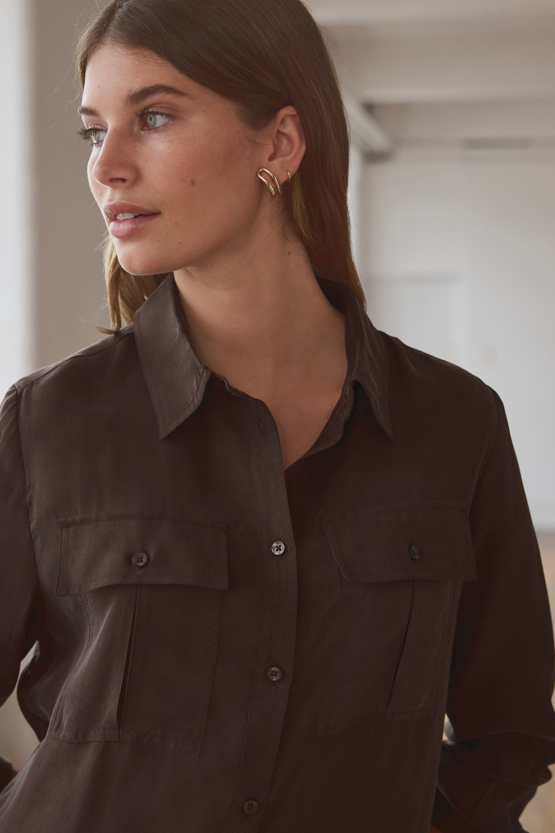 Рубашка с длинным рукавом из смеси купро премиум класса Next, коричневый
Рубашка с длинным рукавом из смеси купро премиум класса Next, коричневый